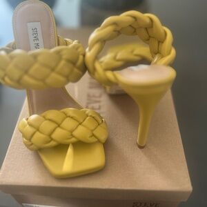 New Never Worn Steve Madden Braided Heel ( Citron)